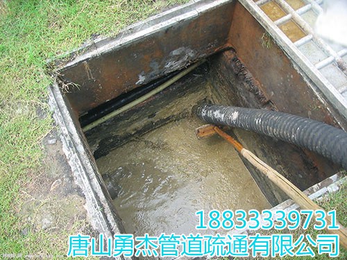 清理淤泥池及隔油池 (2)